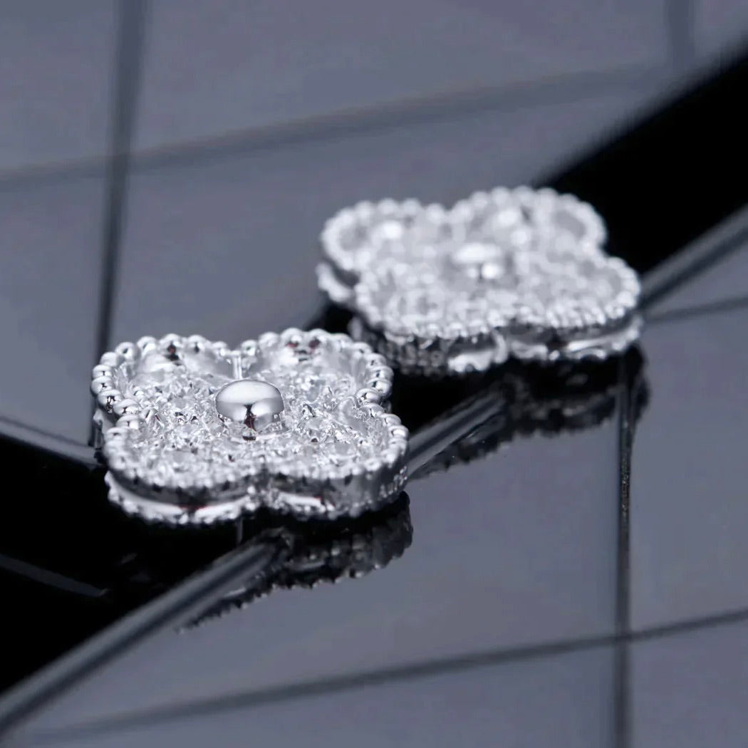 [Plus&Max]CLOVER 1 MOTIFS DIAMOND STUD EARRINGS SILVER