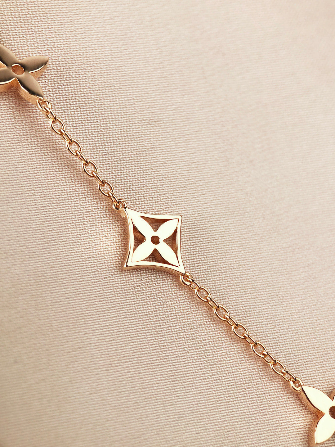 [Plus&Max]STAR AND SUN 7 MOTIFS GOLD BRACELET