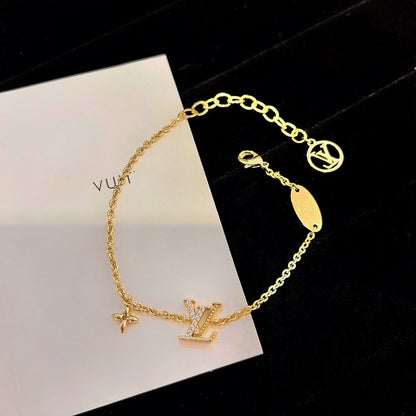 [Plus&Max]LOGO STAR MOTIF GOLD BRACELET