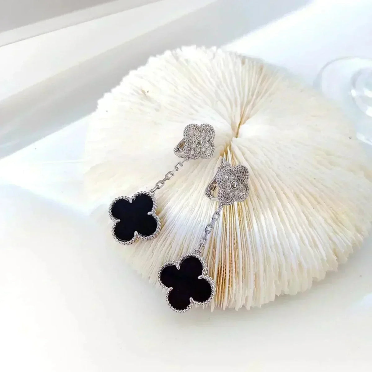 [Plus&Max]CLOVER 2 MOTIFS  DIAMOND ONYX EARRINGS SILVER