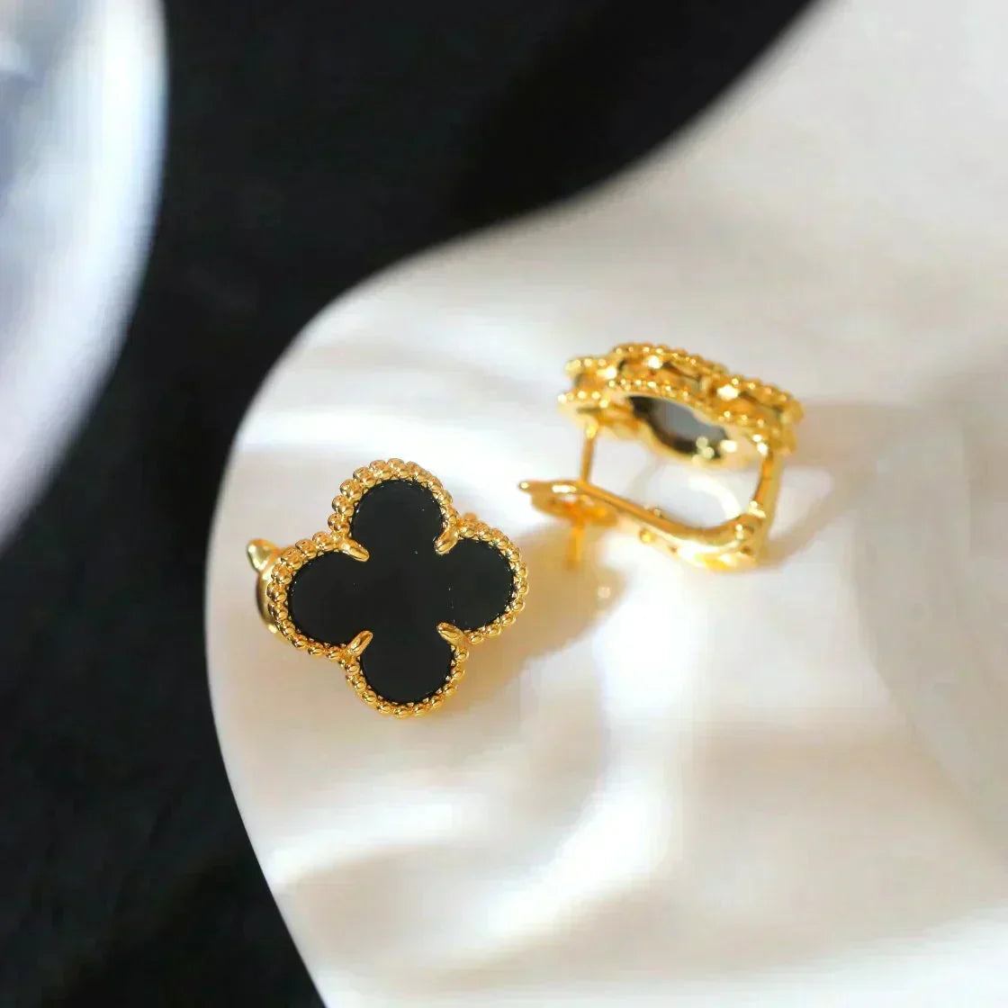[Plus&Max]CLOVER MEDIUM 1 MOTIFS  ONYX STUD EARRINGS