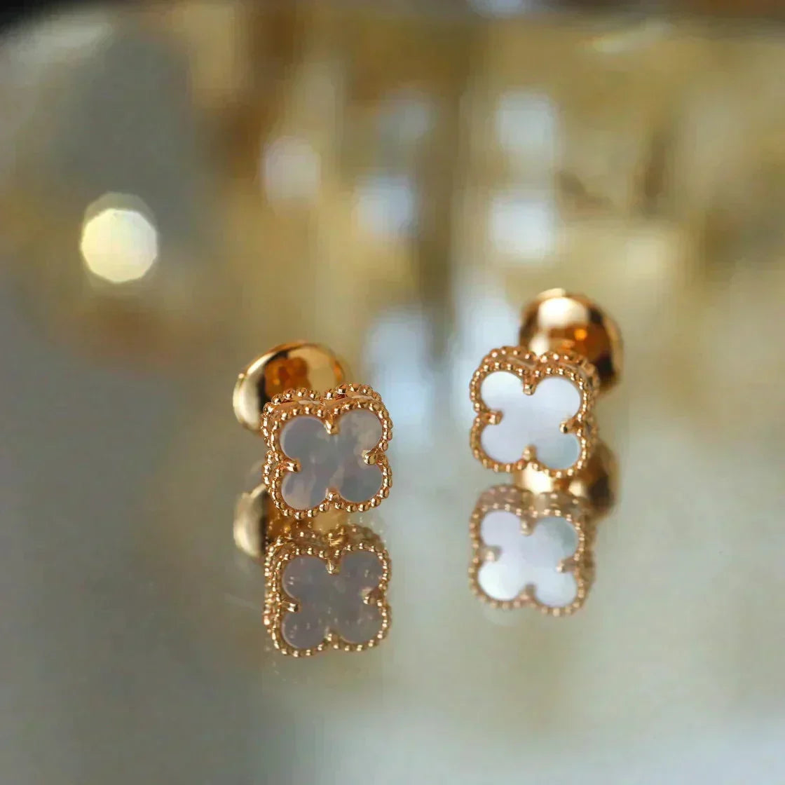 [Plus&Max]CLOVER MINI 9.5MM WHITE MOP EARRINGS