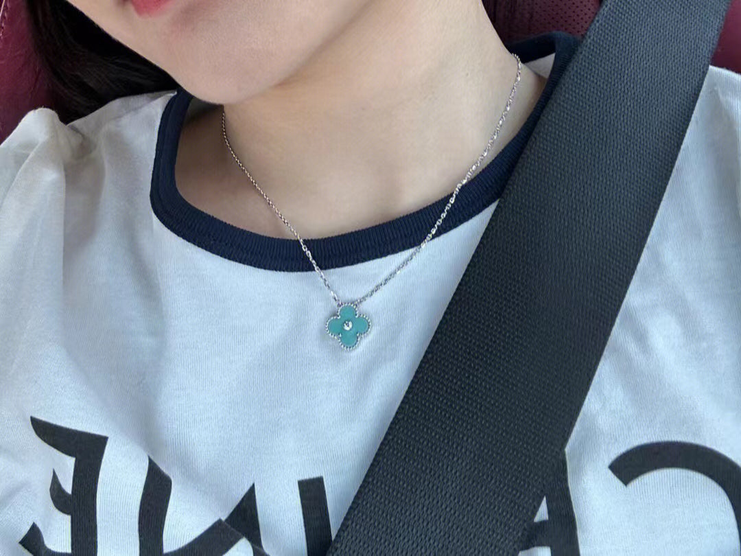 [Plus&Max]CLOVER 1 DIAMOND LIGHT BLUE SILVER NECKLACE