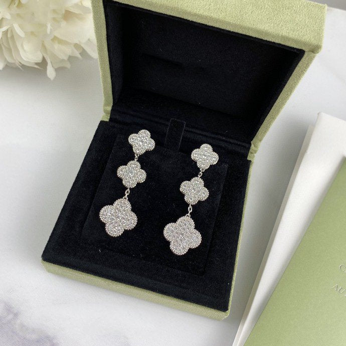 [Plus&Max]CLOVER 3 MOTIF DIAMOND SILVER DROP EARRINGS