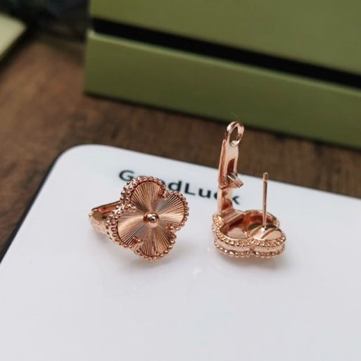 [Plus&Max]CLOVER MEDIUM STUD EARRINGS