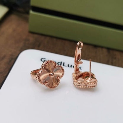 [Plus&Max]CLOVER MEDIUM STUD EARRINGS