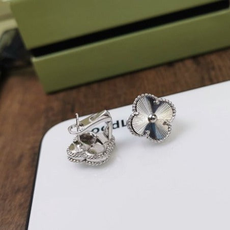 [Plus&Max]CLOVER MEDIUM STUD EARRINGS