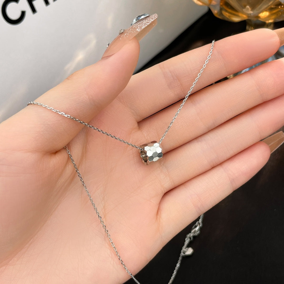 [Plus&Max]BEE MINI NECKLACE