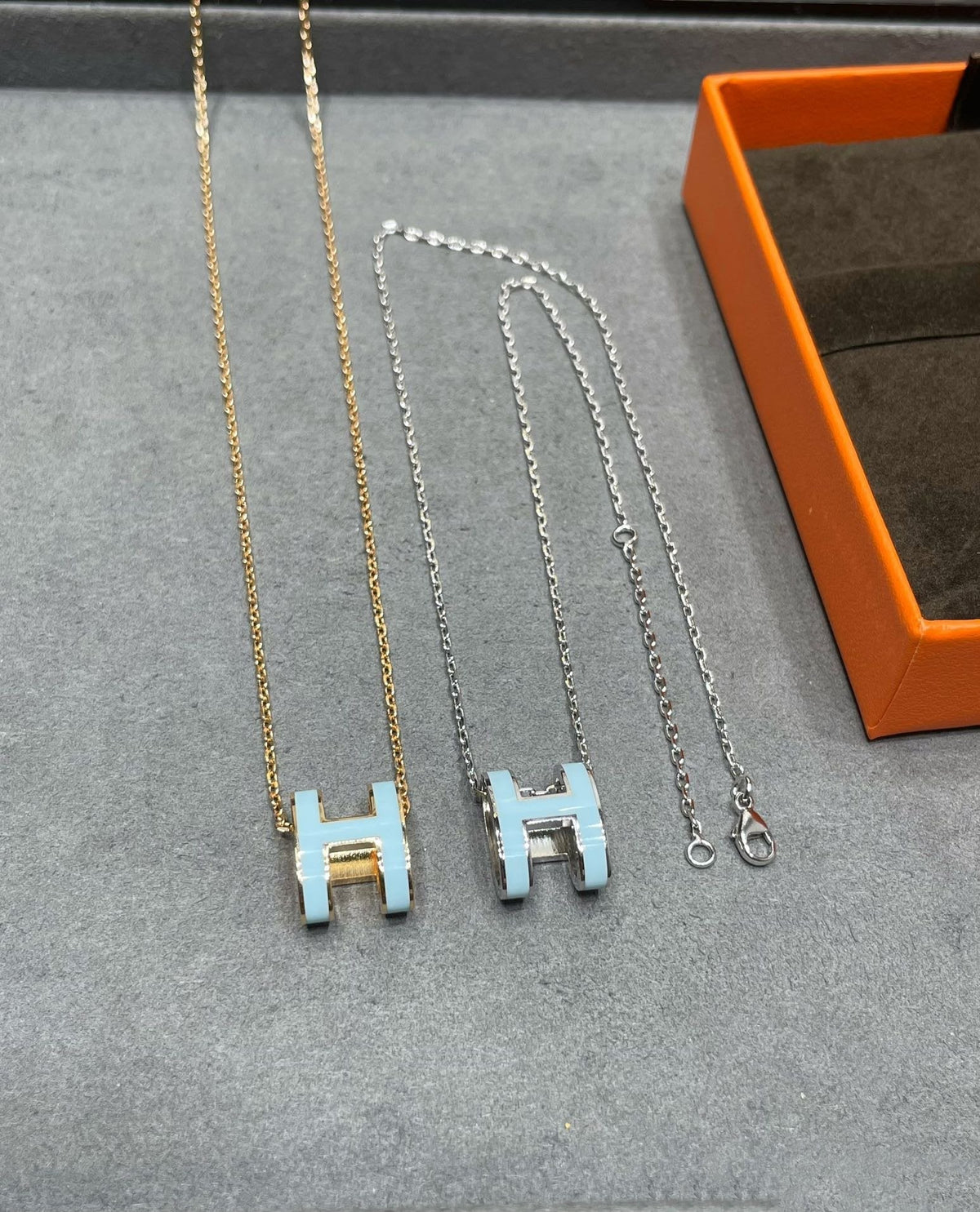 [Plus&Max]POP H SKY BLUE NECKLACE