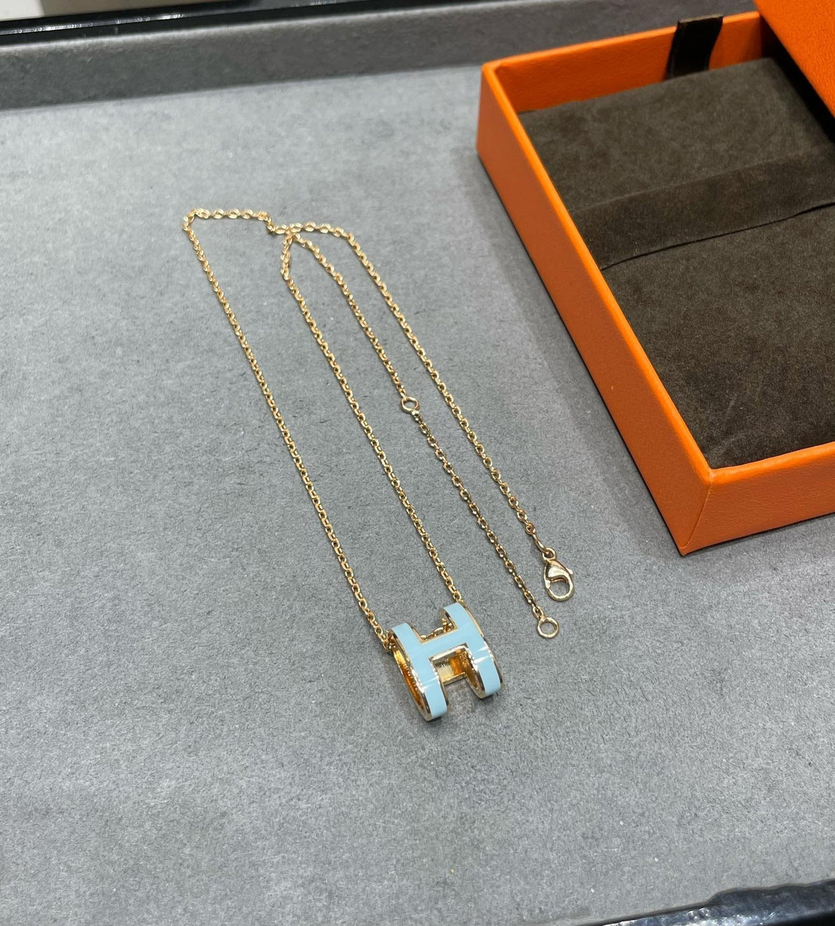 [Plus&Max]POP H SKY BLUE NECKLACE