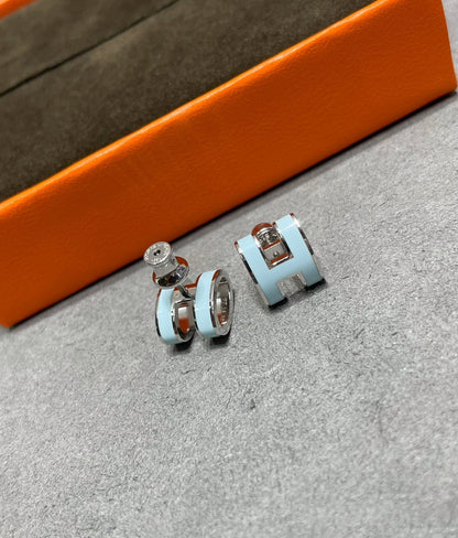 [Plus&Max]POP H SKY BLUE STUD EARRINGS