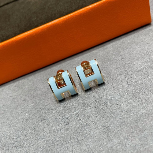 [Plus&Max]POP H SKY BLUE STUD EARRINGS