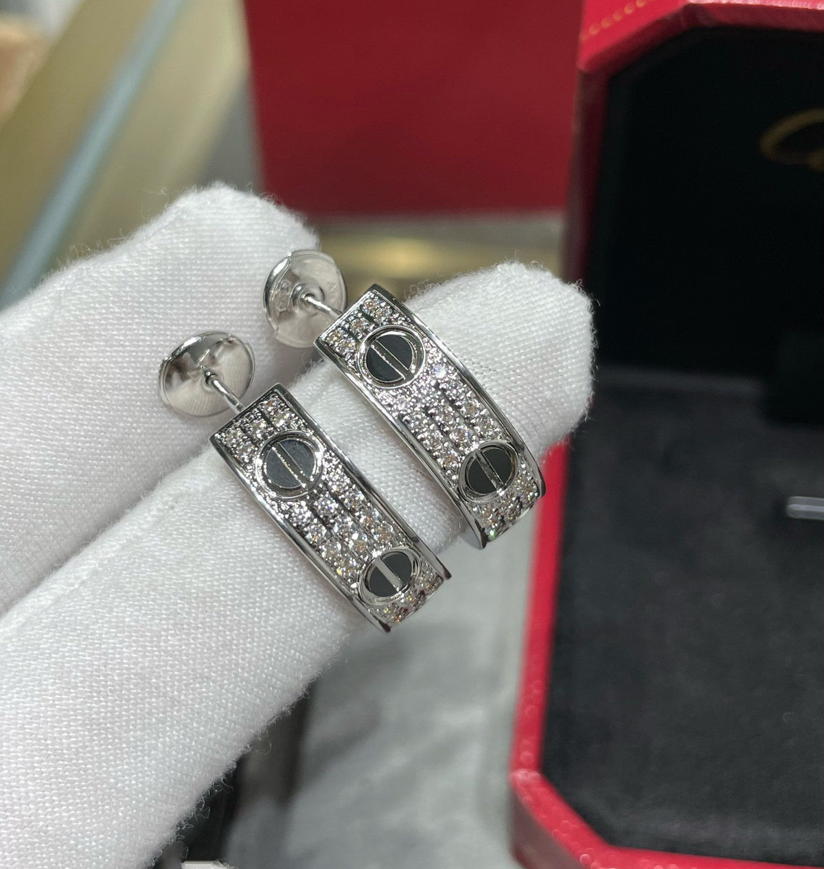 [Plus&Max]LOVE CERAMIC DIAMOND PAVED SILVER EARRINGS
