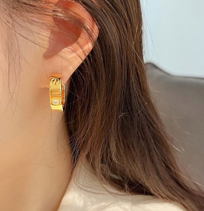 [Plus&Max]LOVE 5.5MM 1 DIAMOND EARRINGS