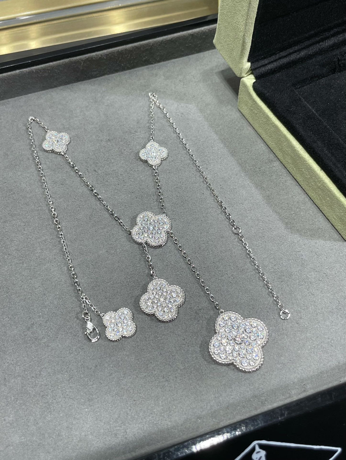 [Plus&Max]CLOVER 6 MOTIF DIAMOND PAVED NECKLACE