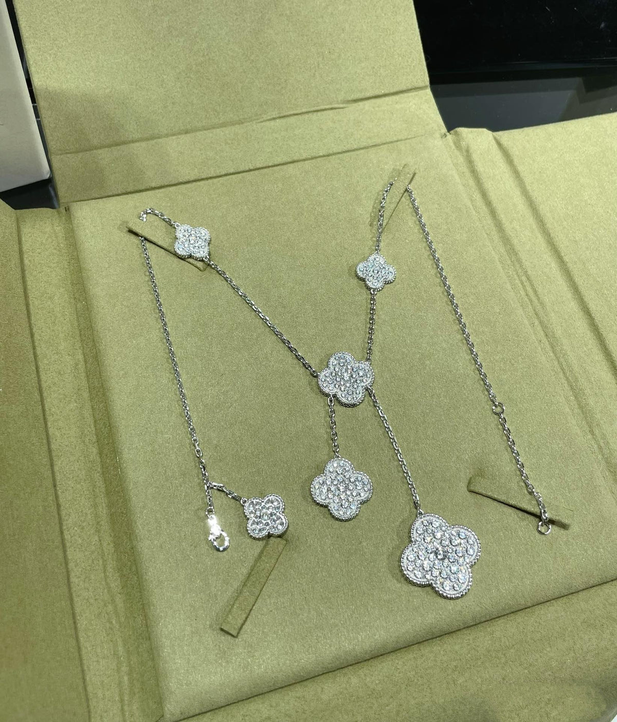 [Plus&Max]CLOVER 6 MOTIF DIAMOND PAVED NECKLACE