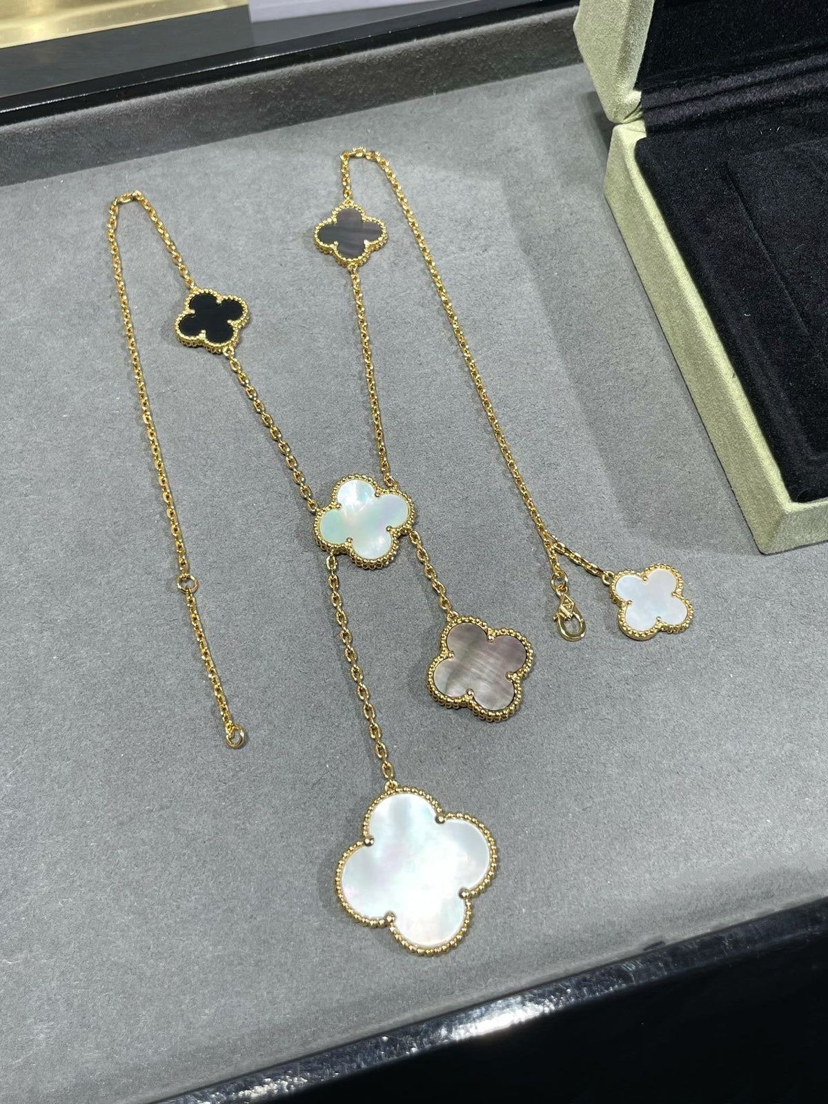 [Plus&Max]CLOVER 6 MOTIF MOP ONYX GOLD NECKLACE