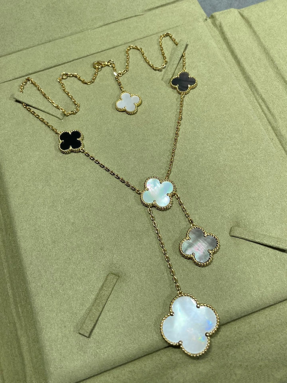 [Plus&Max]CLOVER 6 MOTIF MOP ONYX GOLD NECKLACE