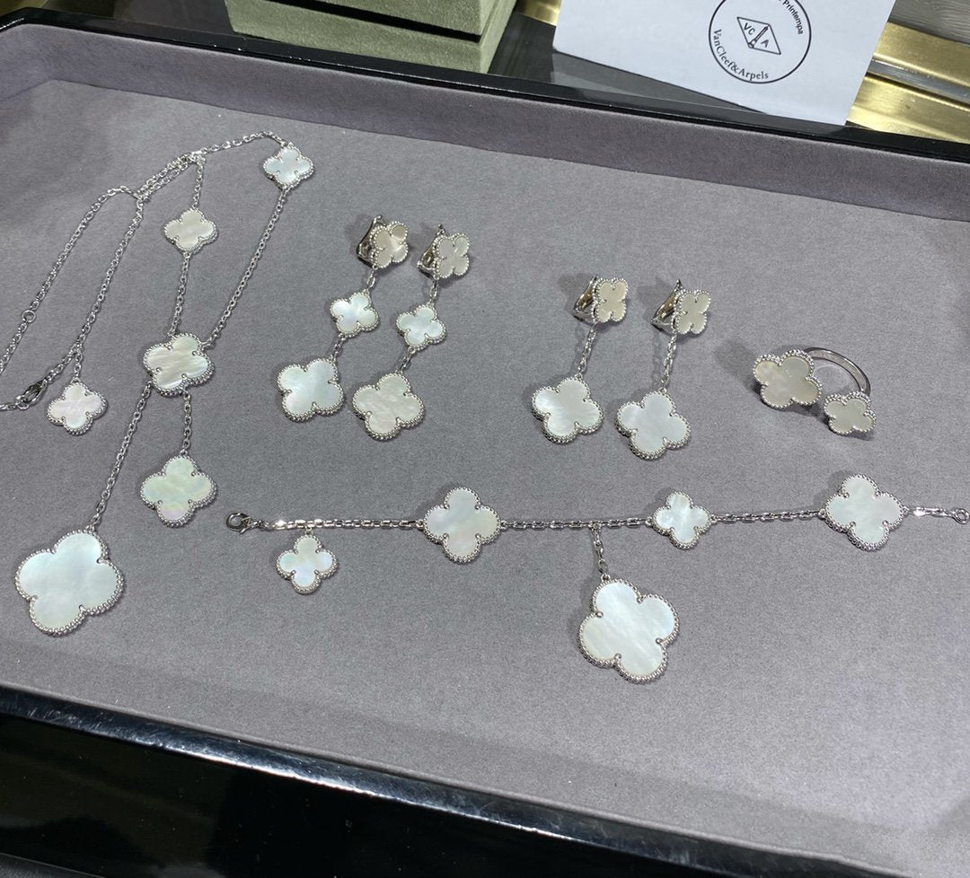 [Plus&Max]CLOVER 5 MOTIF WHITE MOP SILVER BRACELET