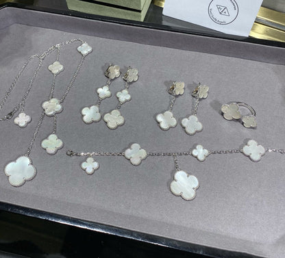 [Plus&Max]CLOVER 5 MOTIF WHITE MOP SILVER BRACELET