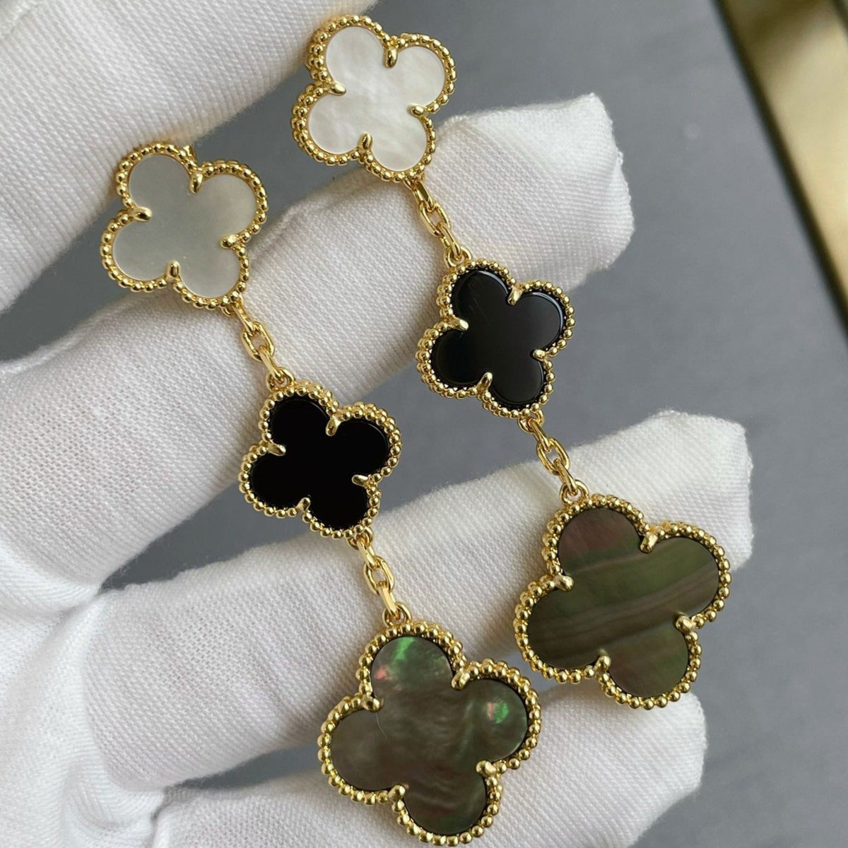 [Plus&Max]CLOVER 3 MOTIF MOP ONYX DARK MOP PINK GOLD EARRINGS