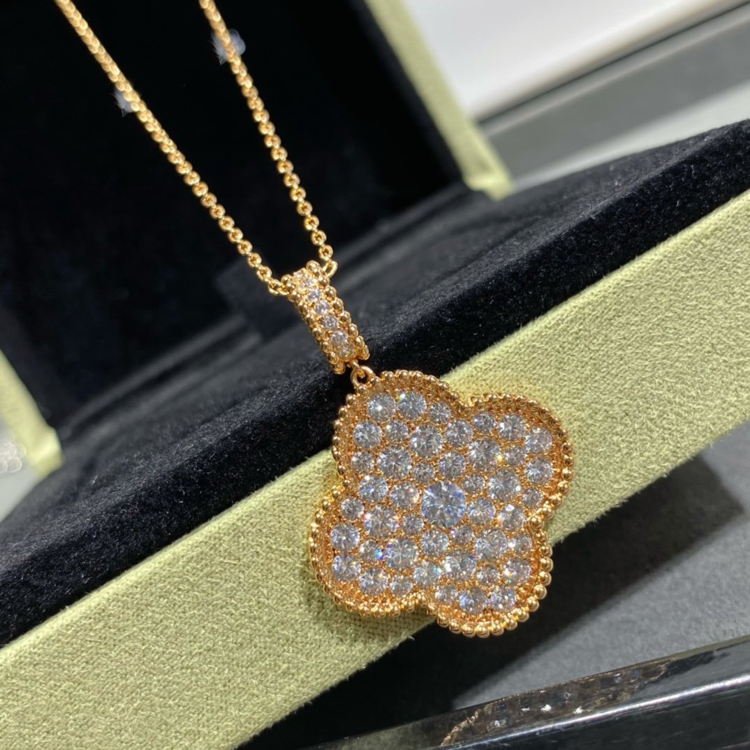 [Plus&Max]CLOVER 25MM LARGE PEDANT DIAMOND PAVED LONG NECKLACE