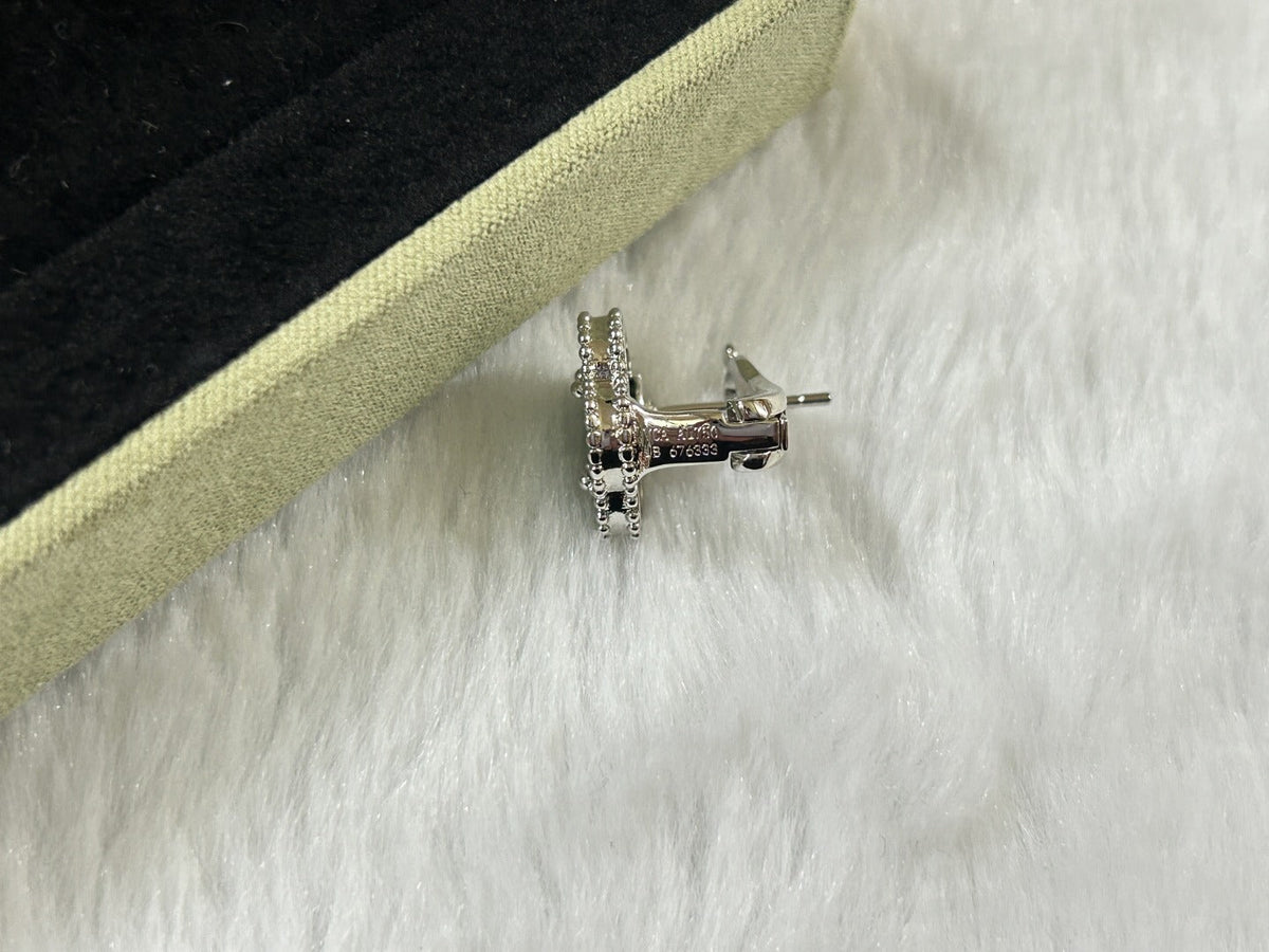 [Plus&Max]CLOVER PIETERSITE MEDIUM STUD EARRINGS