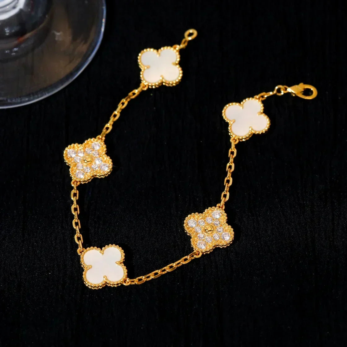 [Plus&Max]LUCKY CLOVER 5-MOTIF BRACELET - WHITE MOTHER-OF-PEARL COLLECTION