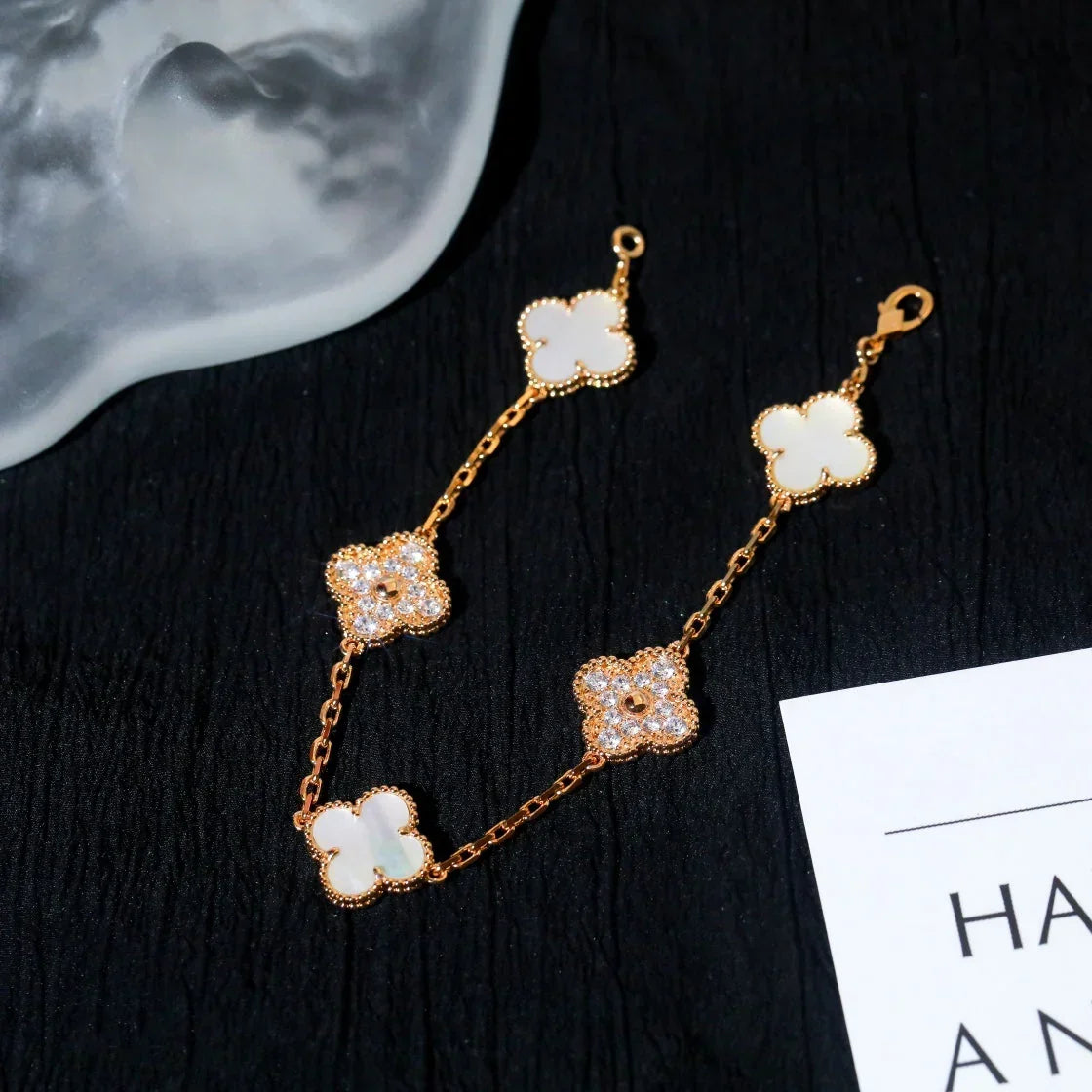 [Plus&Max]LUCKY CLOVER 5-MOTIF BRACELET - WHITE MOTHER-OF-PEARL COLLECTION