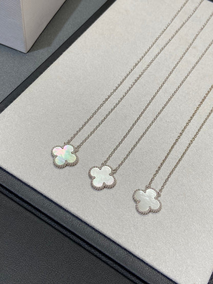 [Plus&Max]CLOVER MEDIUM SILVER WHITE MOP NECKLACE