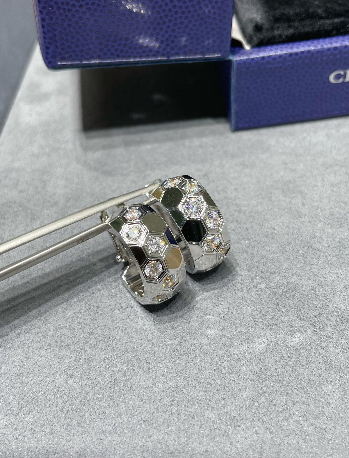 [Plus&Max]BEE LOVE DIAMOND HOOP EARRINGS