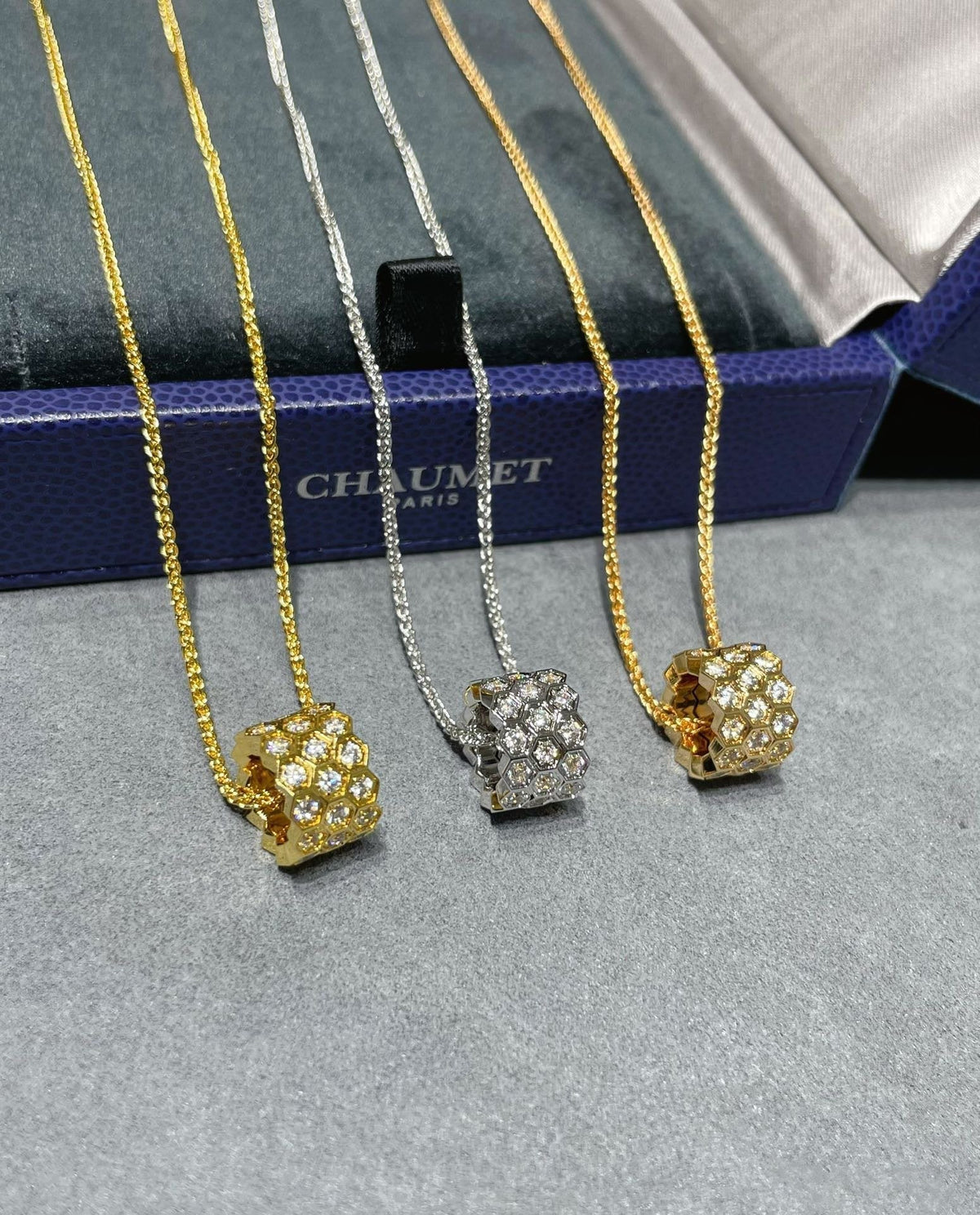 [Plus&Max]BEE LOVE DIAMOND PAVED 3 ROW NECKLACE