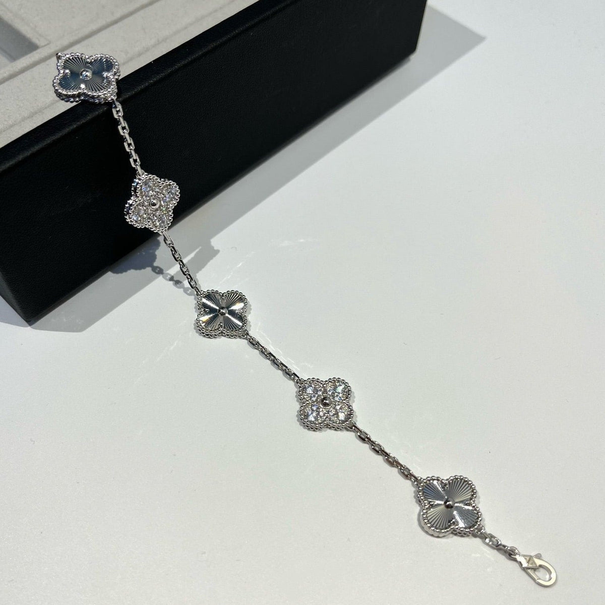 [Plus&Max]LUCKY CLOVER 5-MOTIF BRACELET - LASER COLLECTION