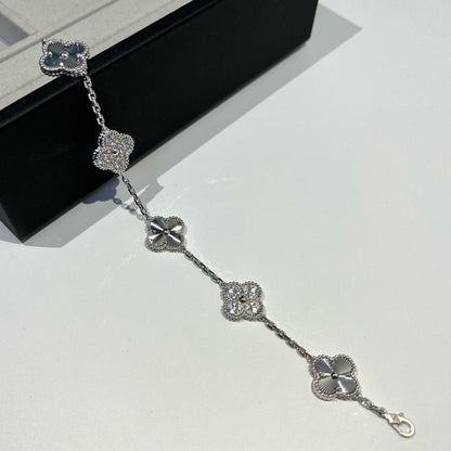 [Plus&Max]LUCKY CLOVER 5-MOTIF BRACELET - LASER COLLECTION