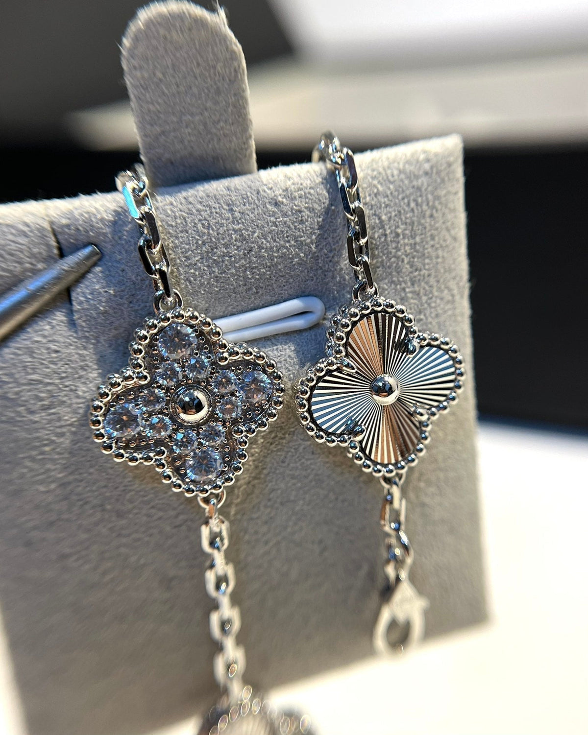 [Plus&Max]LUCKY CLOVER 5-MOTIF BRACELET - LASER COLLECTION