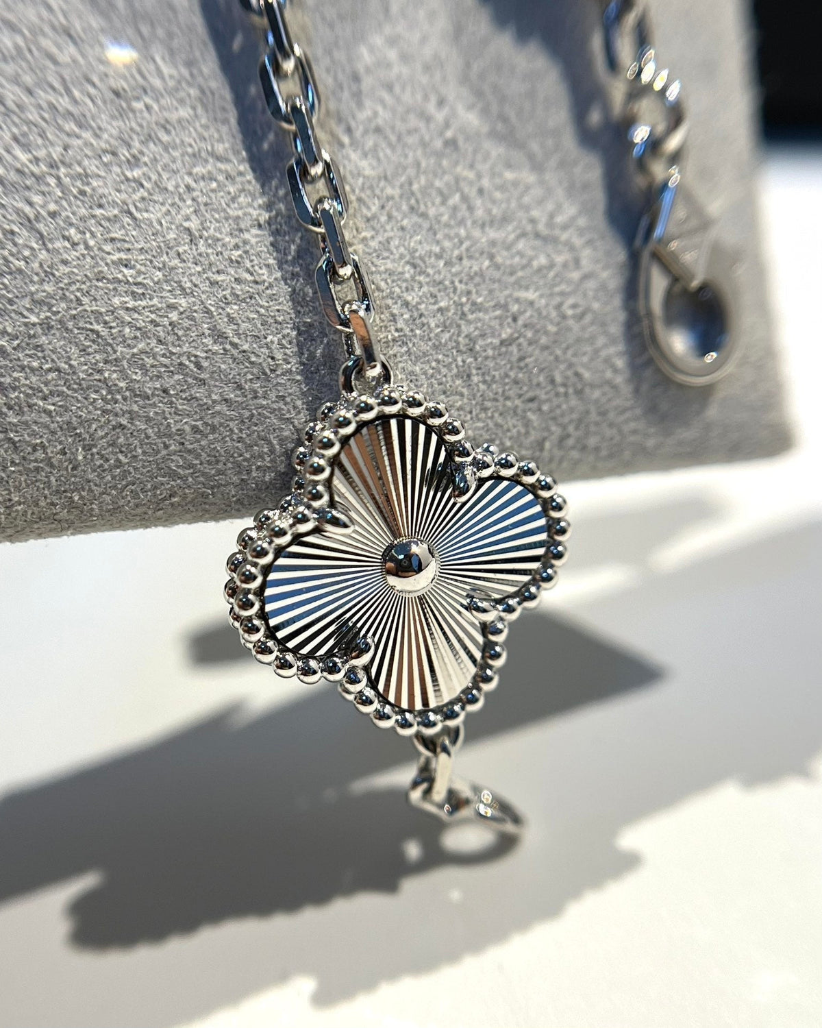 [Plus&Max]LUCKY CLOVER 5-MOTIF BRACELET - LASER COLLECTION