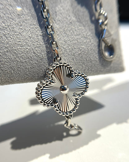 [Plus&Max]LUCKY CLOVER 5-MOTIF BRACELET - LASER COLLECTION