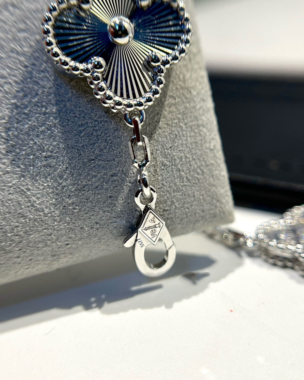 [Plus&Max]LUCKY CLOVER 5-MOTIF BRACELET - LASER COLLECTION