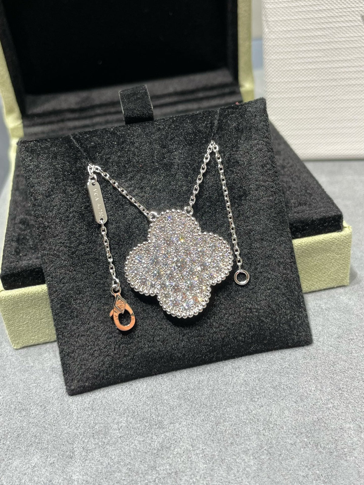 [Plus&Max]CLOVER 25MM LARGE PENDANT DIAMOND PAVED SILVER NECKLACE