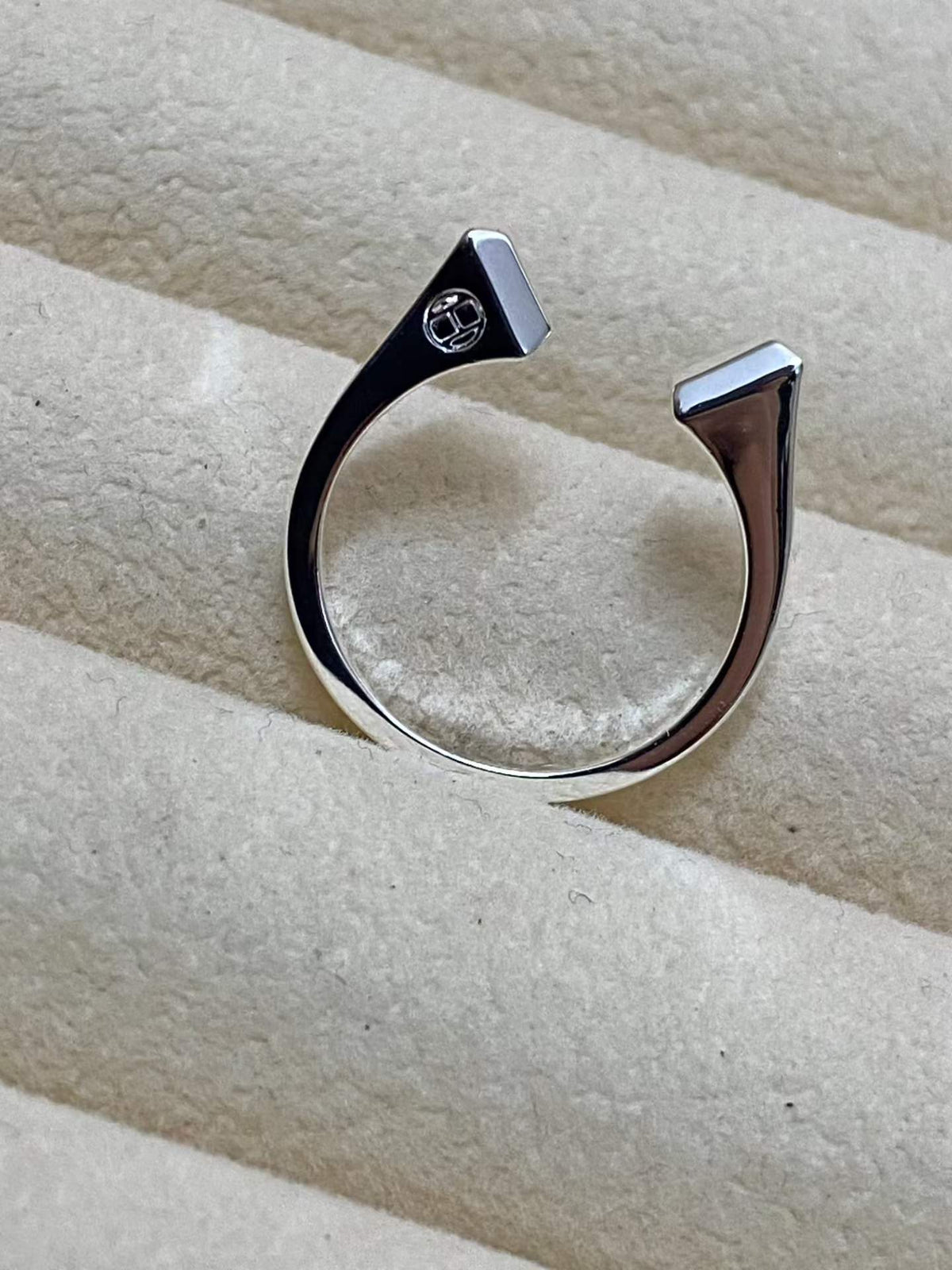 [Plus&Max]THE CONE RIVET RING IS OPEN AND ONE SIZE FITS ALL