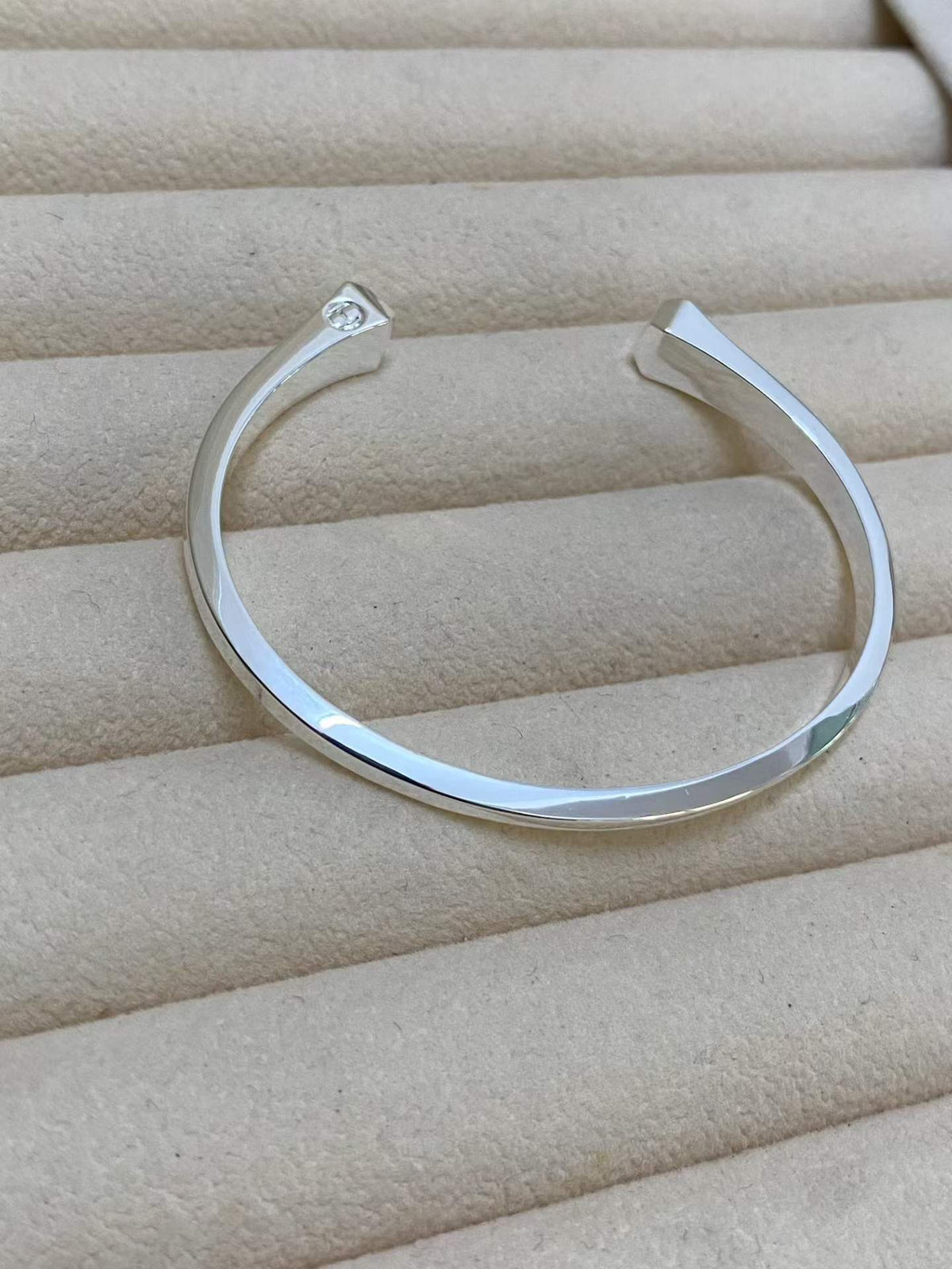 [Plus&Max]CLOU DE FORGE SQUARE CONE STUDS OPEN CUFF ONE SIZE