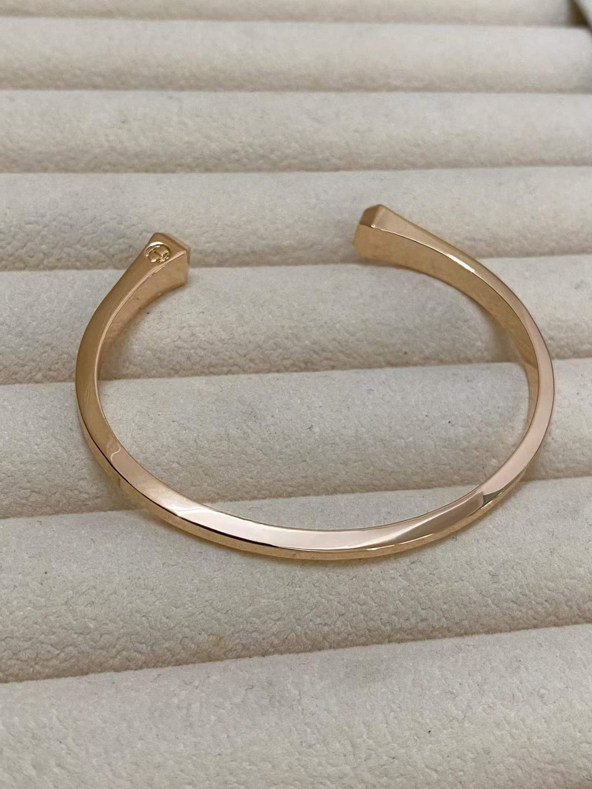 [Plus&Max]CLOU DE FORGE SQUARE CONE STUDS OPEN CUFF ONE SIZE