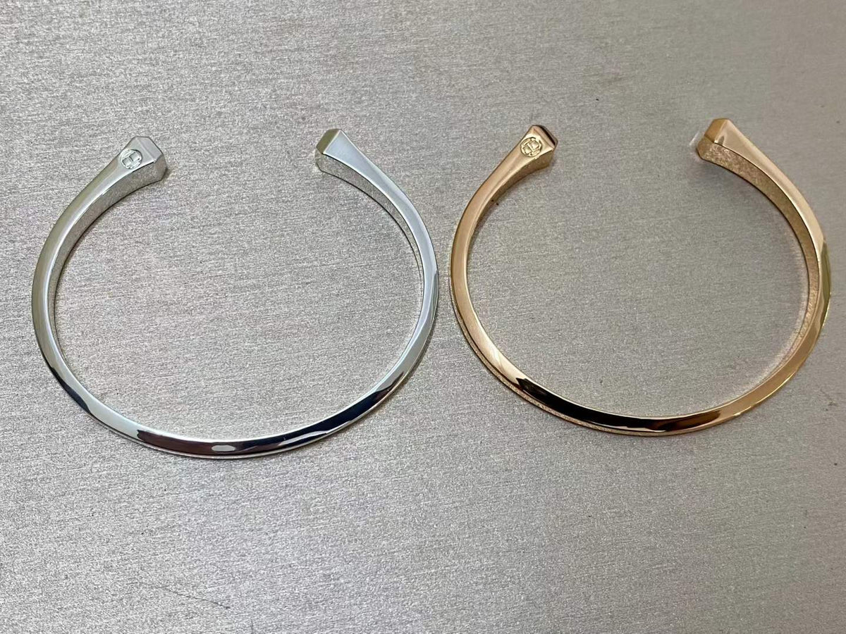 [Plus&Max]CLOU DE FORGE SQUARE CONE STUDS OPEN CUFF ONE SIZE