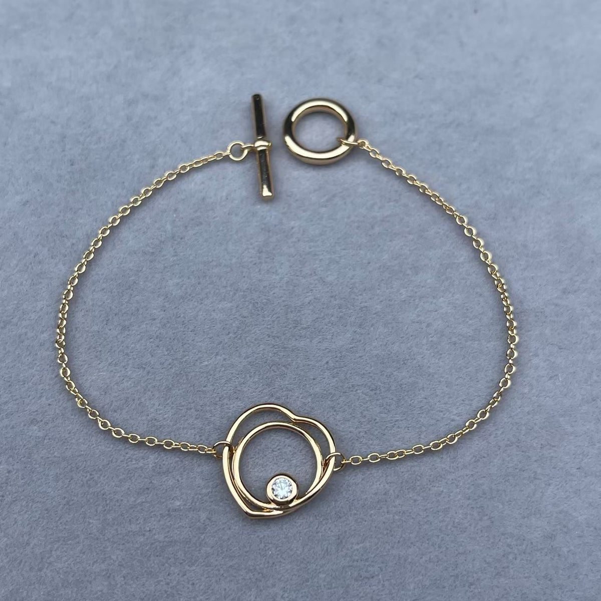 [Plus&Max]HOLLOW HEART SINGLE DIAMOND BRACELET