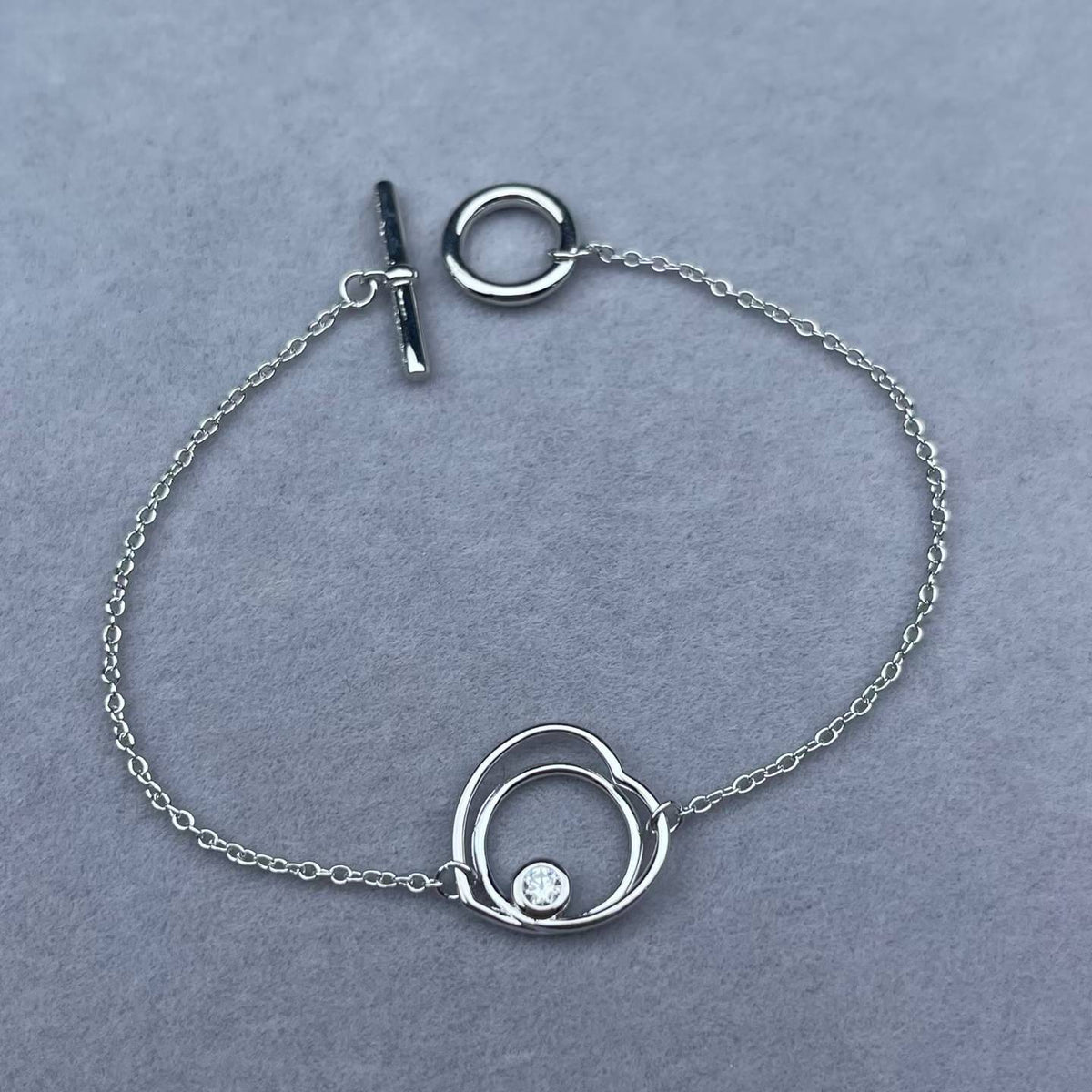 [Plus&Max]HOLLOW HEART SINGLE DIAMOND BRACELET