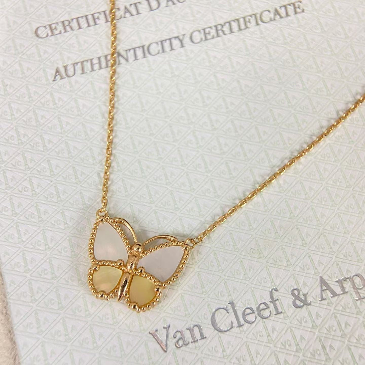 [Plus&Max]NEW ROSE GOLD WHITE MOTHER OF PEARL BUTTERFLY NECKLACE