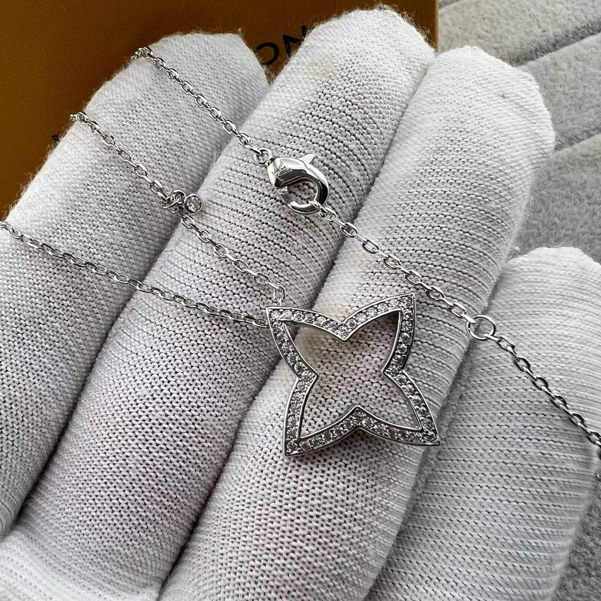 [Plus&Max]FOUR-LEAF CLOVER OPENWORK NECKLACE