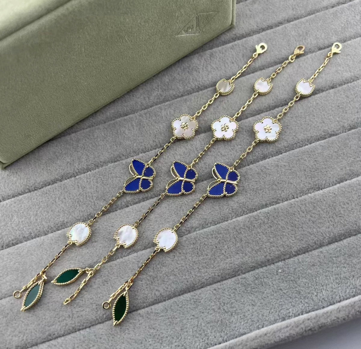 [Plus&Max ]LUCKY SPRING GOLD BLUESTONE WHITE MOTHER-OF-PEARL BRACELET