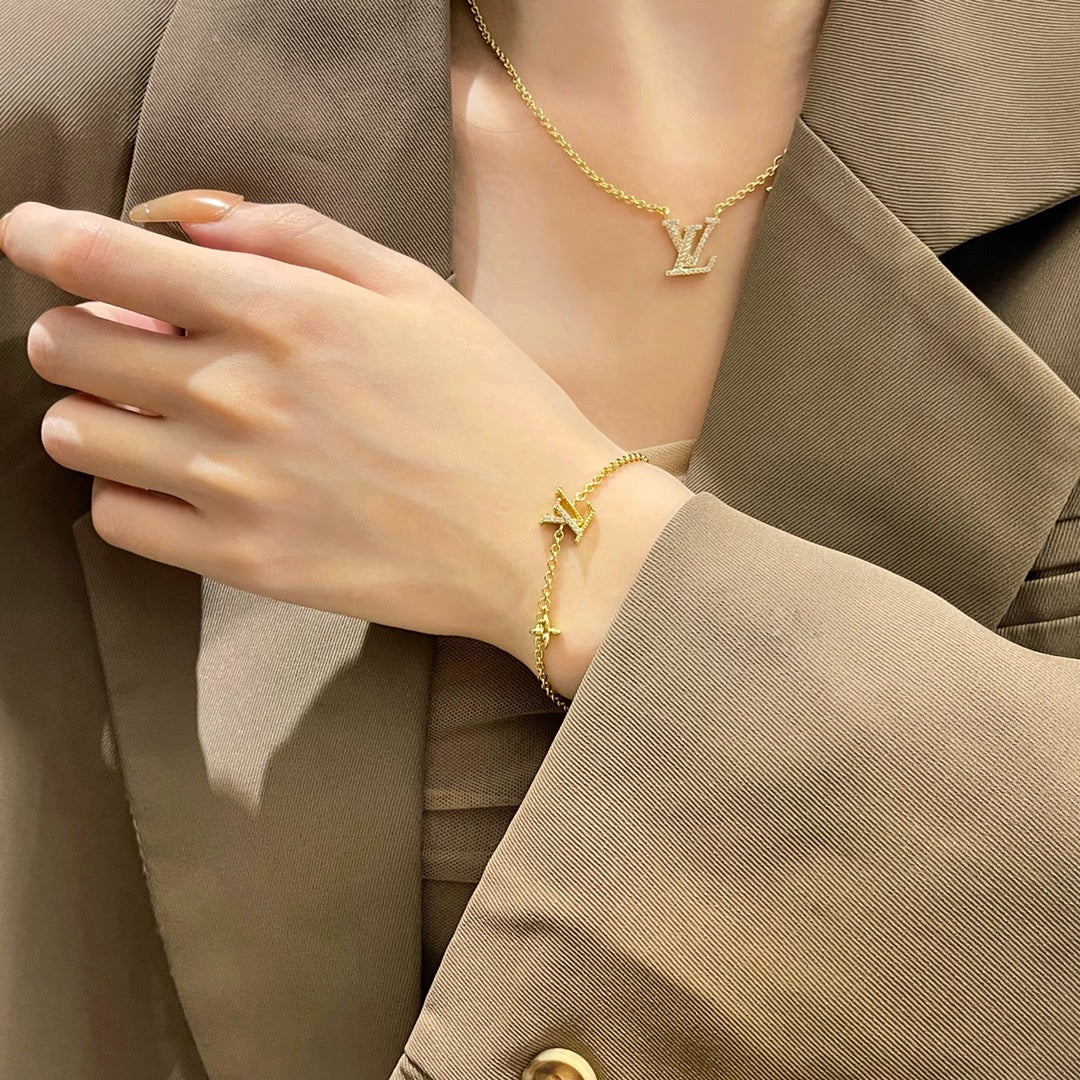 [Plus&Max]LOGO STAR MOTIF GOLD BRACELET