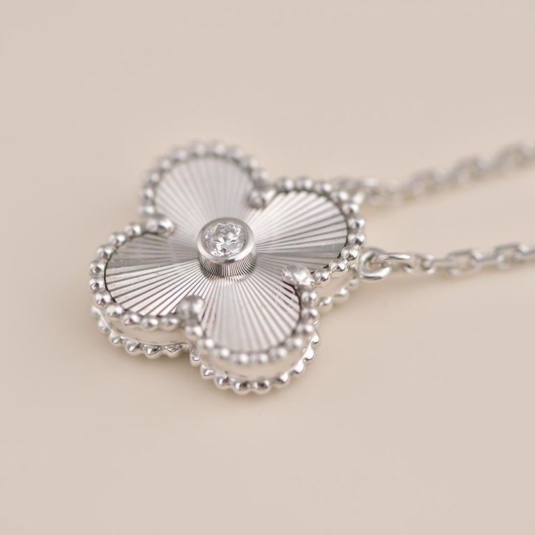 [Plus&Max]CLOVER  15MM DIAMOND LASER NECKLACE SILVER
